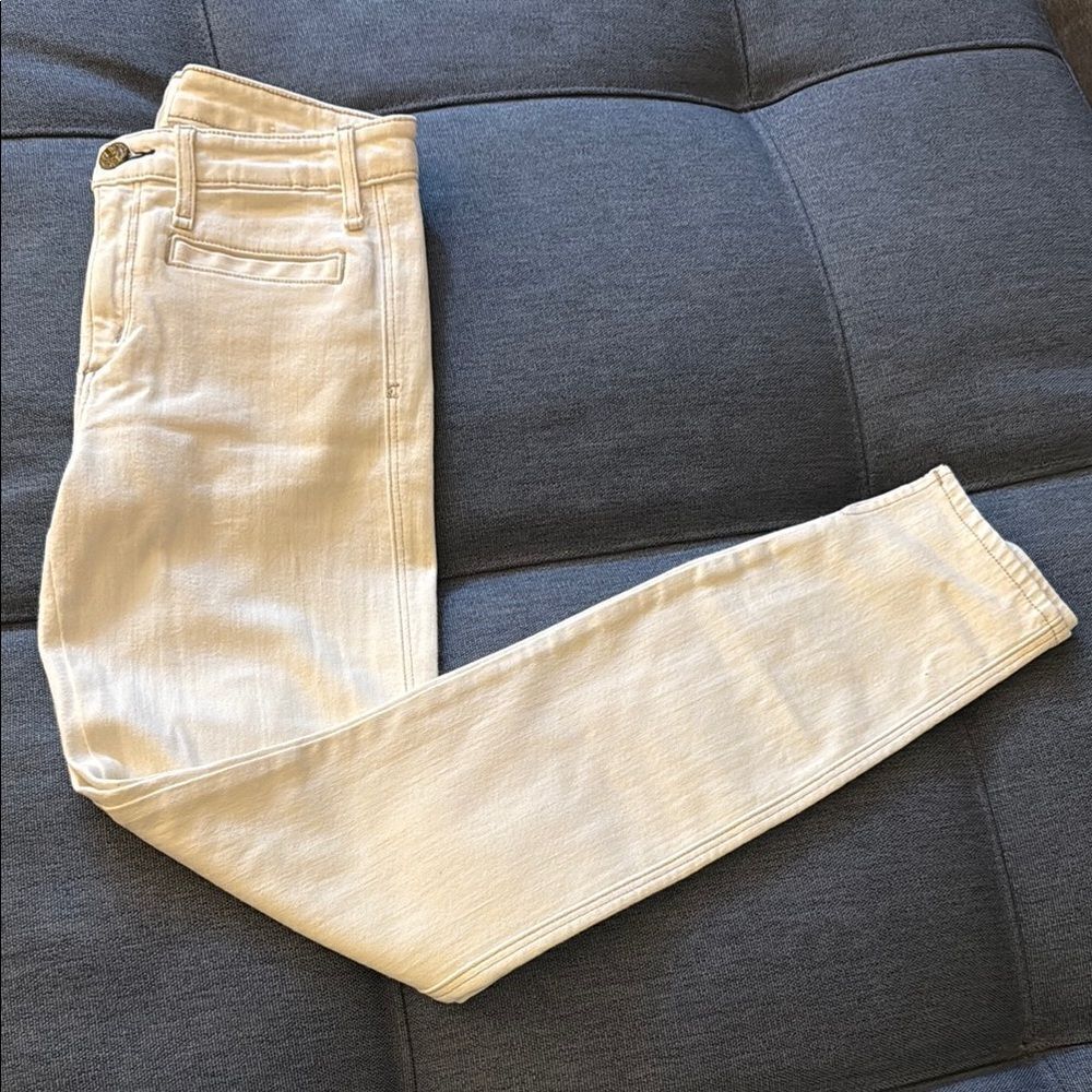 NWOT McGuire Carmina Slim Jean in Off White Denim with Tan Stitching. Size 26.
